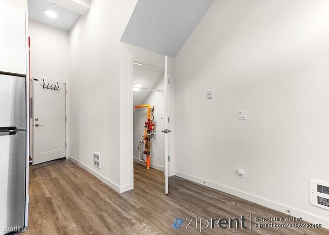 Building Photo - 3 br, 3 bath Townhome - 6736 15th Avenue N...