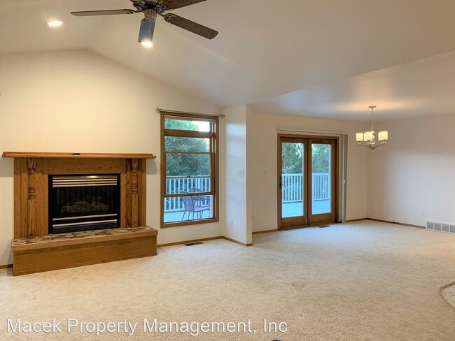Building Photo - 5 br, 3 bath House - 3113 Fern Dr.