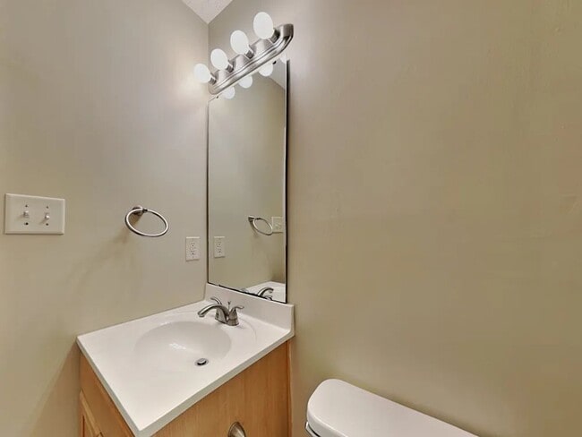 Building Photo - 5876 Culloden Ct