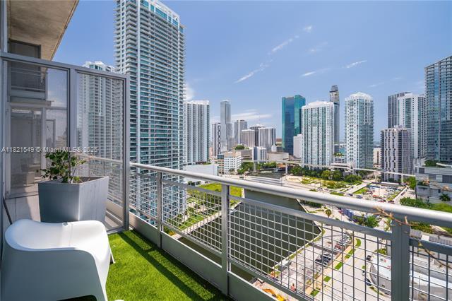 Foto del edificio - 690 SW 1st Ct
