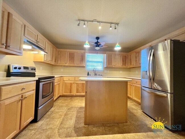 Foto del edificio - East Milton home with large yard!: Move-in...