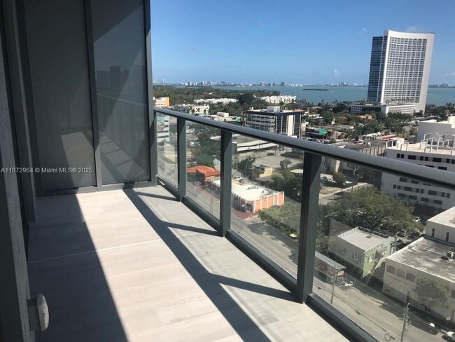 Foto del edificio - 121 NE 34th St