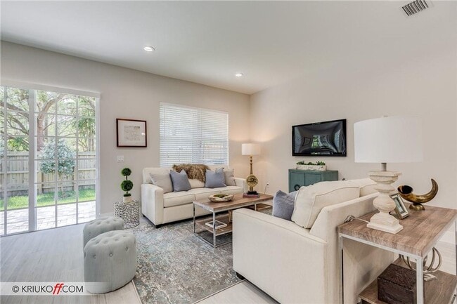 Foto del edificio - 637 SW 12th Ave