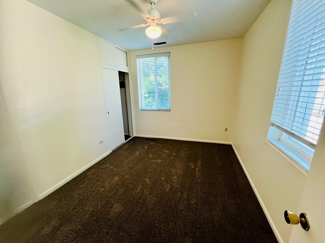 Building Photo - 722 W 400 N