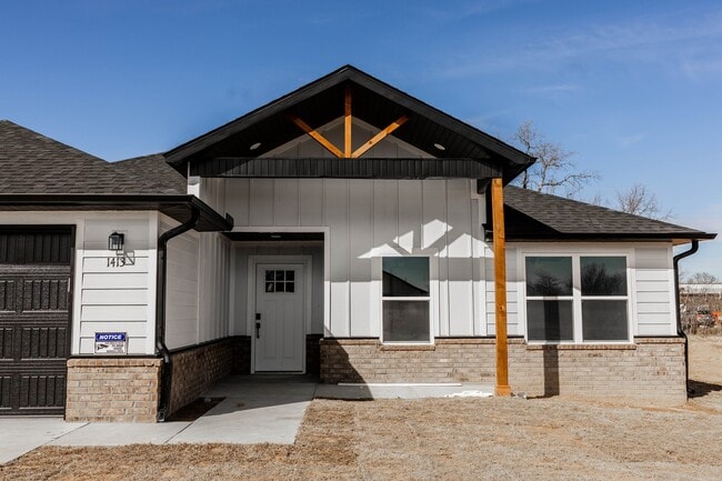 Building Photo - 1413 E Emelyn Ln