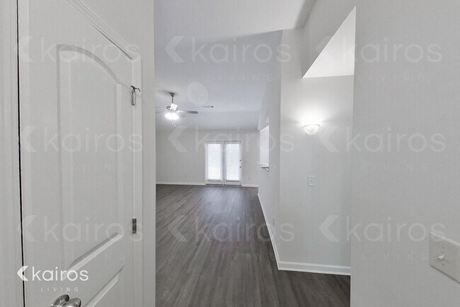 Foto del edificio - 325 Bent Tree Dr