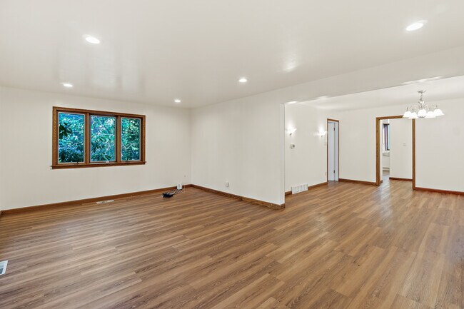 Building Photo - 2319 N 145th St