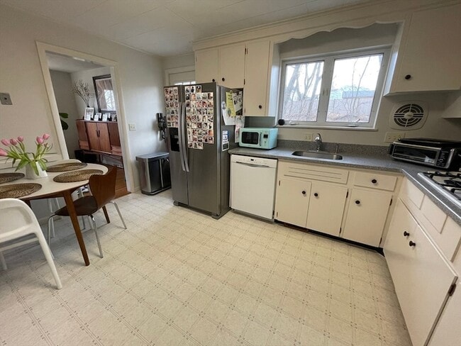 Photo - 178 Beethoven Ave House