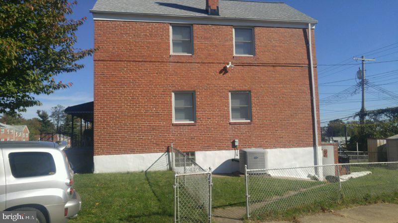 Primary Photo - 905 Coleridge Rd