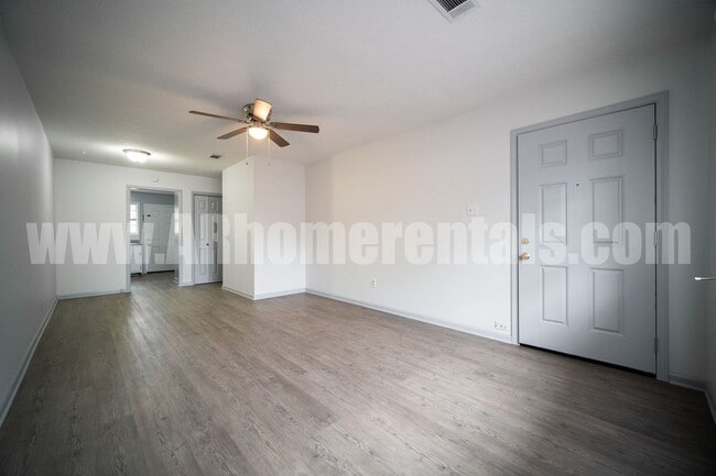Building Photo - 8209 Woodview Dr E