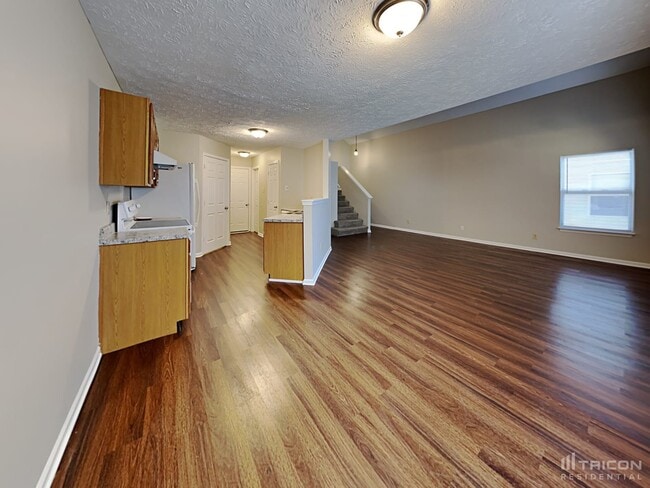 Foto del edificio - 4452 Redcliff N Ln
