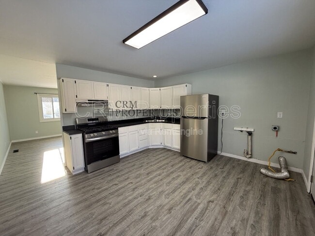 Building Photo - 806 Maumee Dr