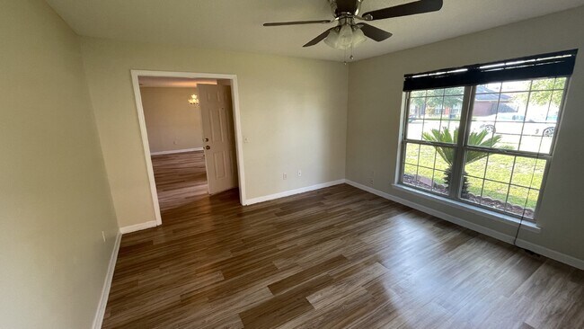 Foto del edificio - Home For Rent