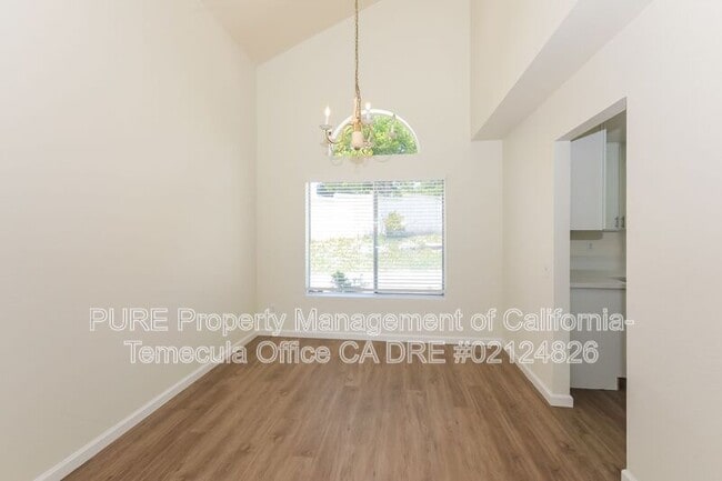 Building Photo - 39625 Almansa Ct