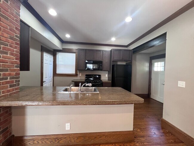 Foto del edificio - Three Bedroom Single Family Home - Close to everything!