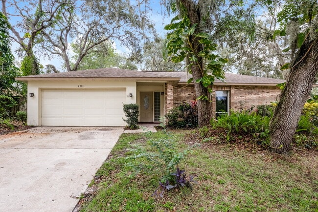 Building Photo - 2701 Kinnon Dr
