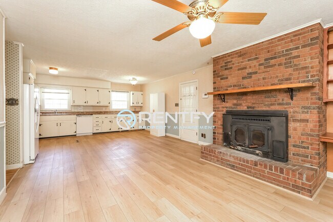 Photo - 260 Stewart Rd SE House