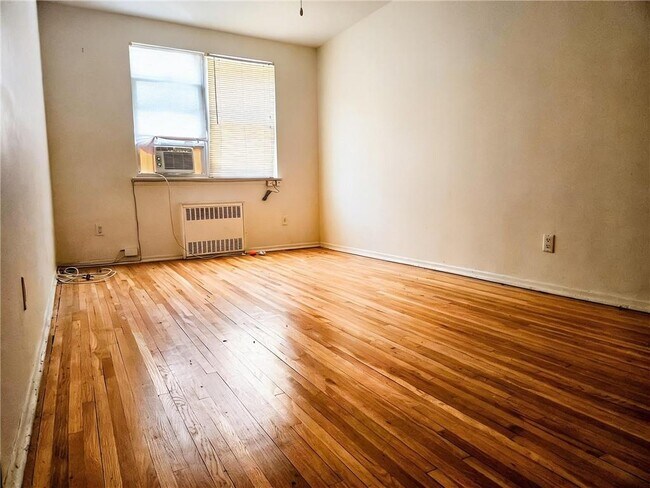 Foto del edificio - 1224 E 9th St