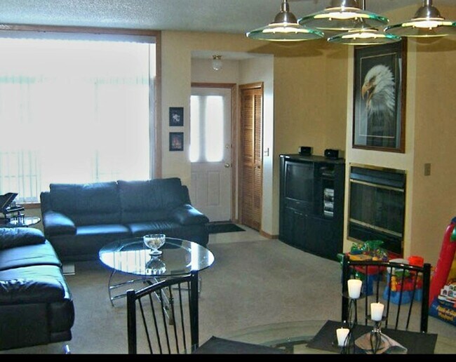 Building Photo - 4201 Merrimac Ln N