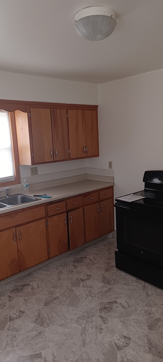 kITCHEN eLECTRIC STOVE - 5620 W Beloit Rd