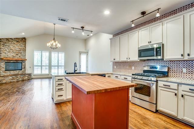 Building Photo - 8711 San Leandro Dr
