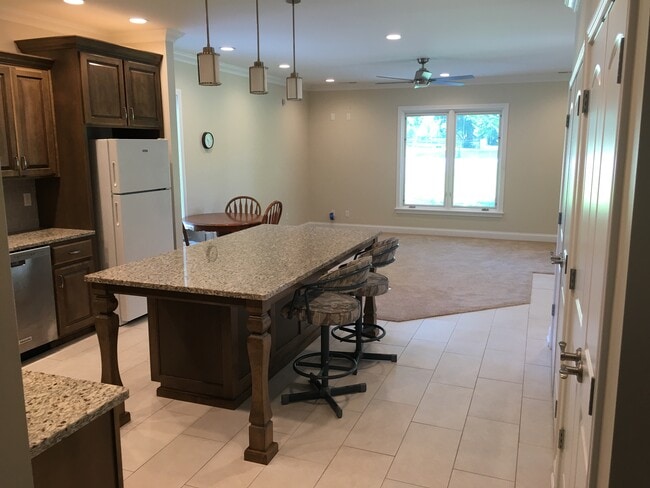 Apartamento de 730 pies cuadrados - 2612 Tucker Station Rd
