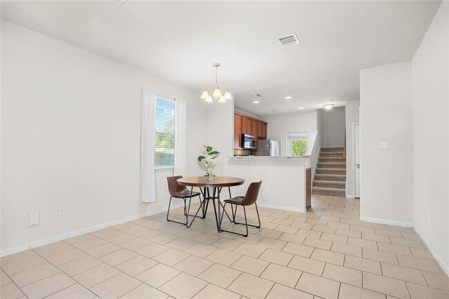 Foto del edificio - 5501 Bradford Pear Ln