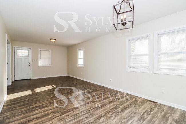 Foto del edificio - Lease today! No extra charge for contentment and relaxation!