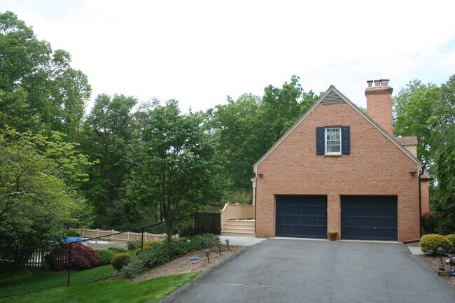Outside - 7808 Manor House Dr