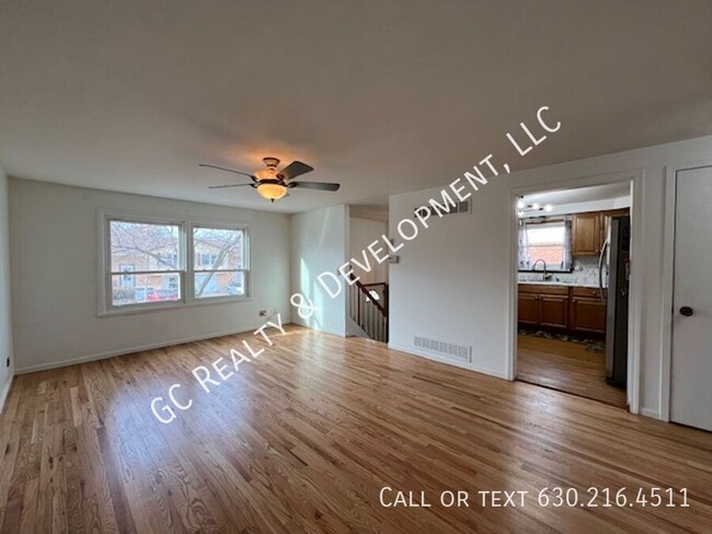 Building Photo - ***SCHAUMBURG DUPLEX / 2BDRM - 2BTH / SS A...