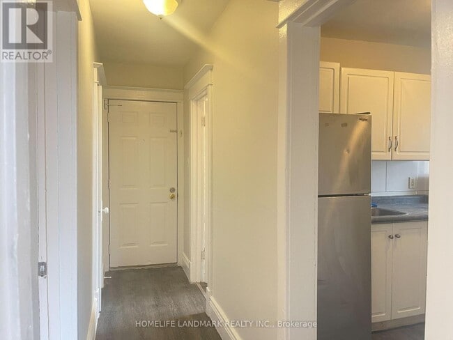 Photo du bâtiment - 985 Main St E