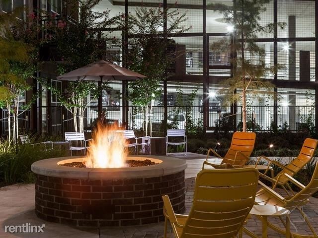 Foto del edificio - 4234 Maple Ave