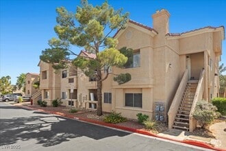 Building Photo - 900 Heavenly Hill Ct