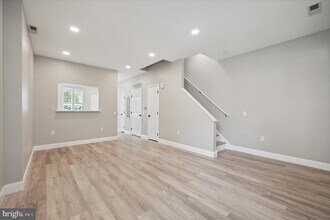 Building Photo - 745 S Juniper St