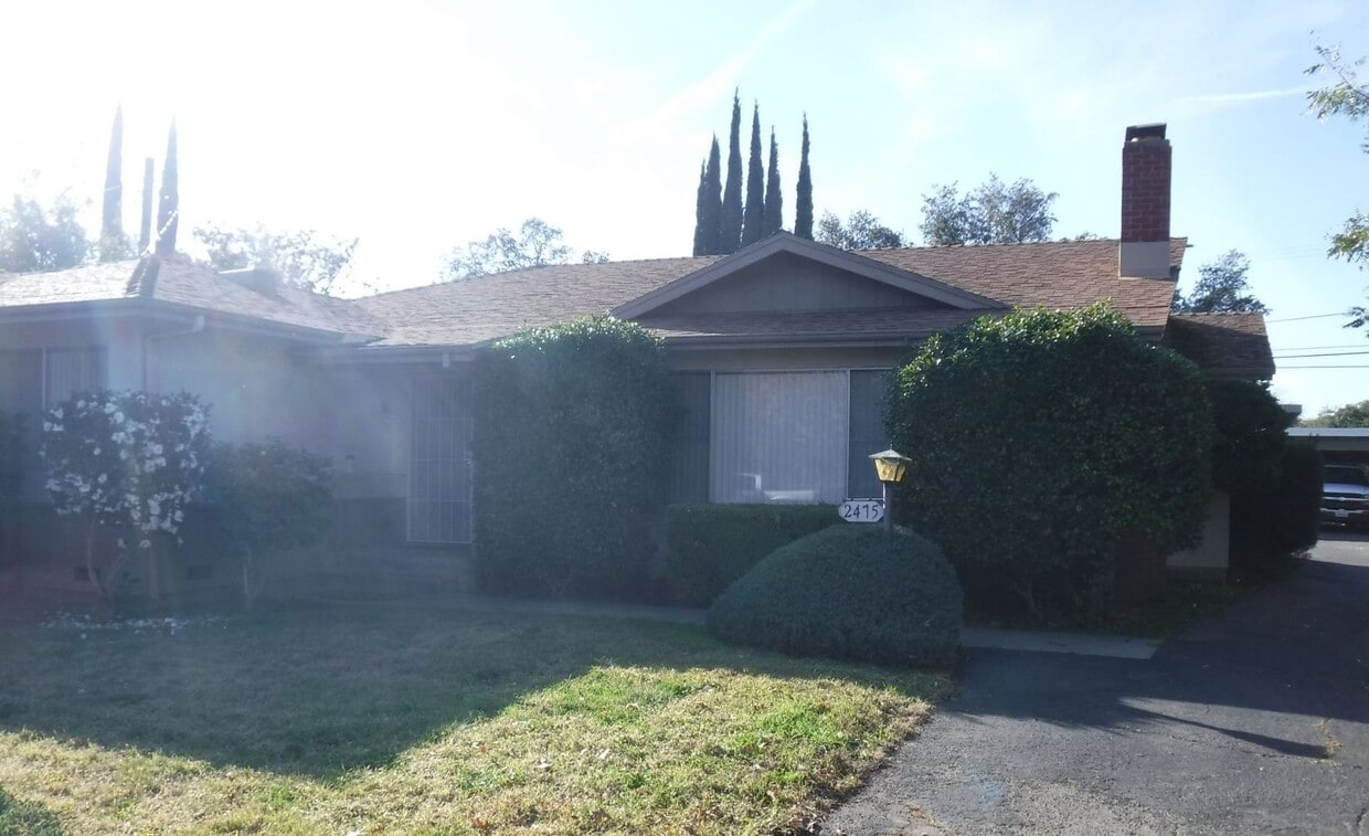 Primary Photo - 2465/2475 Pillsbury Road (Duplex)