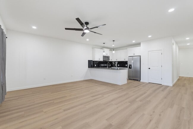 Building Photo - 7659 Lake Ridge Pky