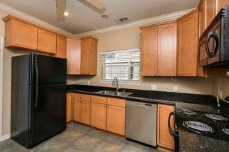 Building Photo - 411 Montauk Ct