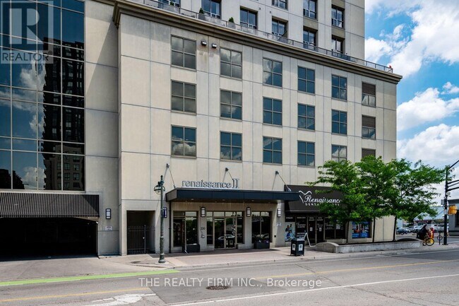 Building Photo - 330 Ridout St N