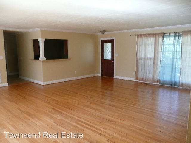 Building Photo - 2229 Mirror Lake Dr