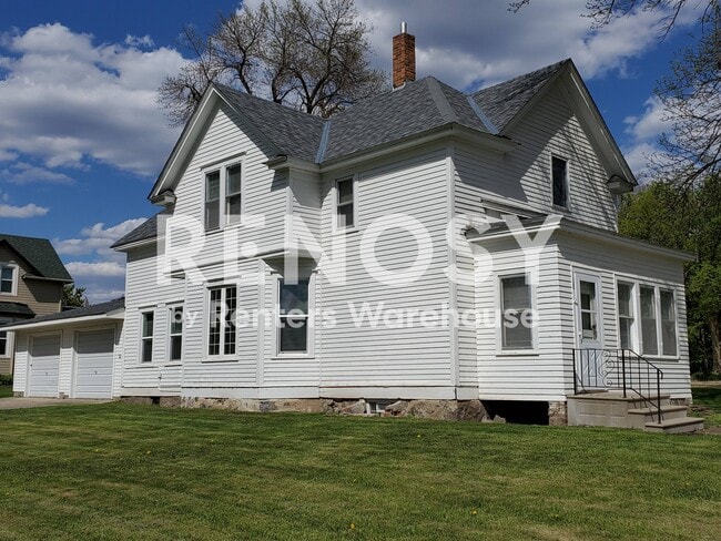 Building Photo - 108 3rd St W