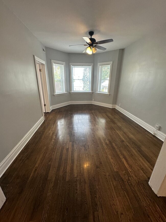 Foto del edificio - 3733 W Addison St