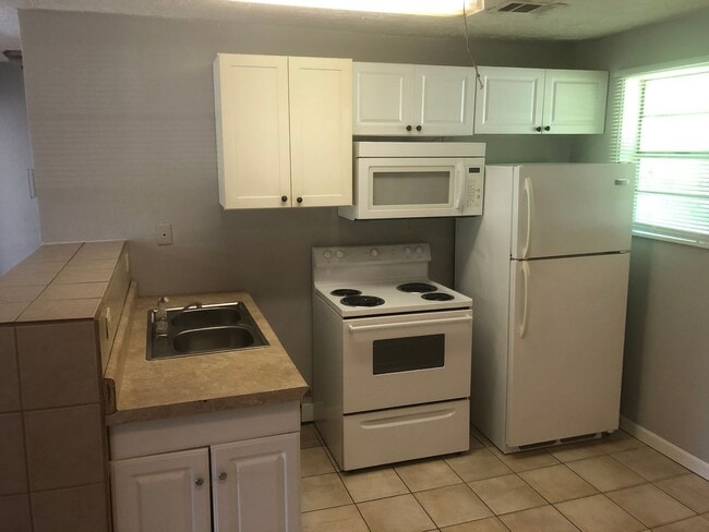 Building Photo - Quaint 2bed/1bath off Spring Street availa...