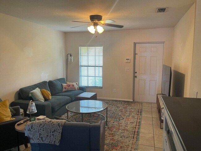 Building Photo - 1070 Luminary Cir