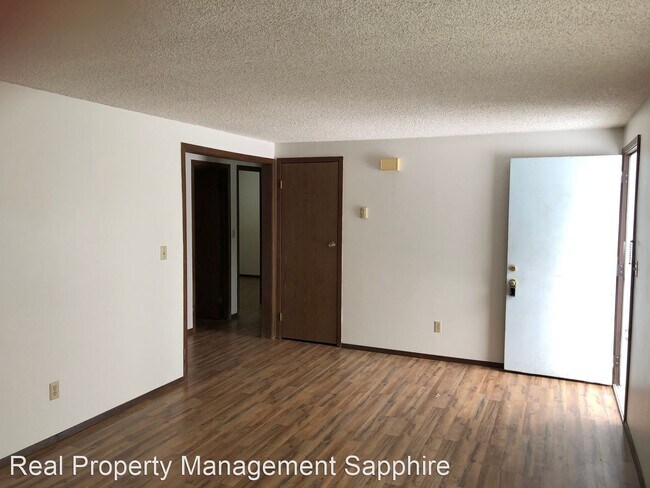 Building Photo - 2 br, 1 bath House - 325 West River Rd.