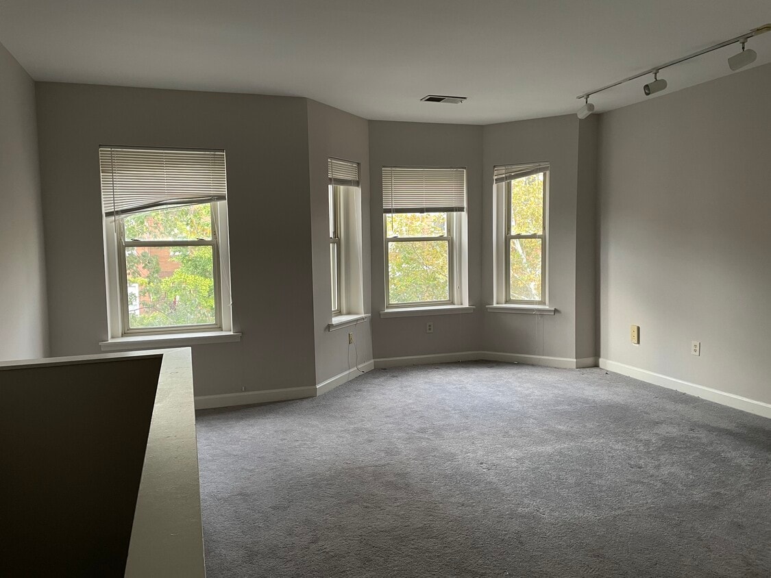 Living room - 2512 17th St NW