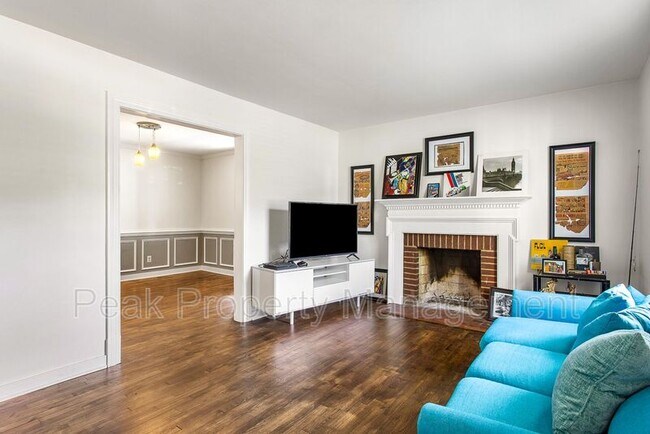 Foto del edificio - 2119 Dumbarton Rd