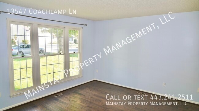 Building Photo - Updated 4 Bed, 2.5 Bath In Quiet Silver Sp...