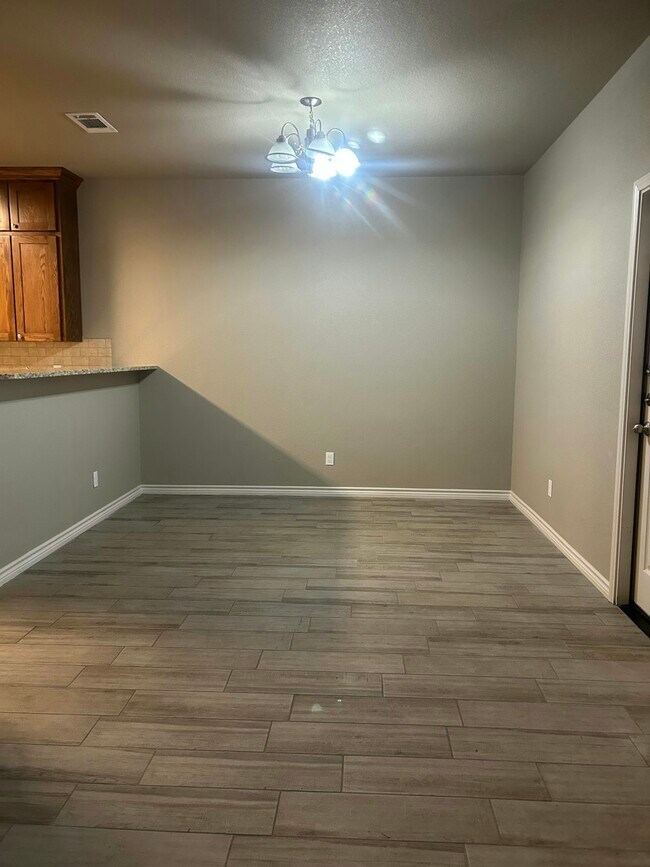 Foto del edificio - 2607 Leroy Ln