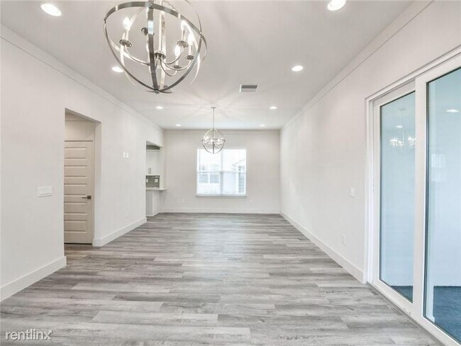 Foto del edificio - 4 br, 3 bath Townhome - 2408 Amherst Avenue
