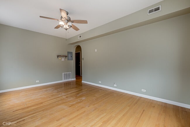 Building Photo - 7558 S Essex Ave